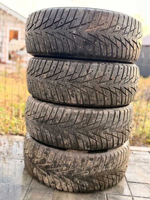 Резина зима 215/55 R17