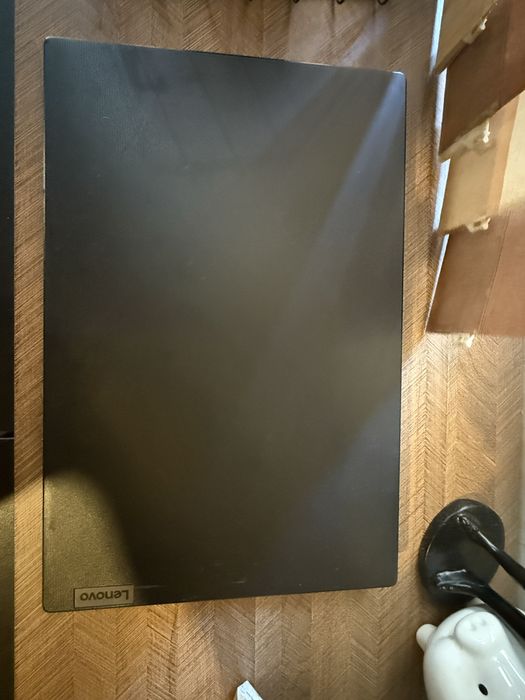 Лаптоп Lenovo V15