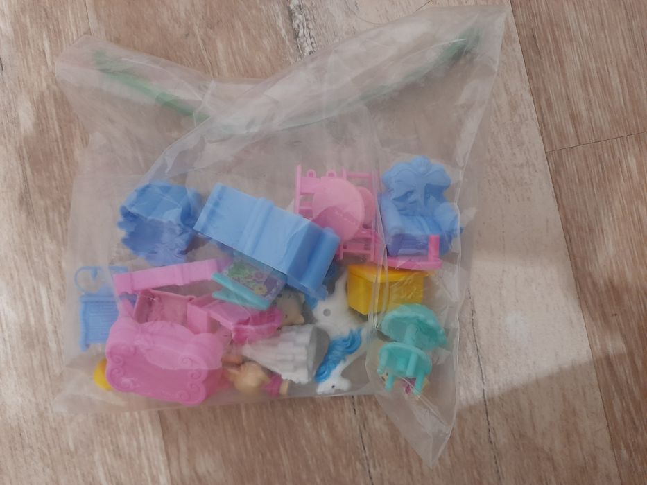 3 casute papusi cu accesorii