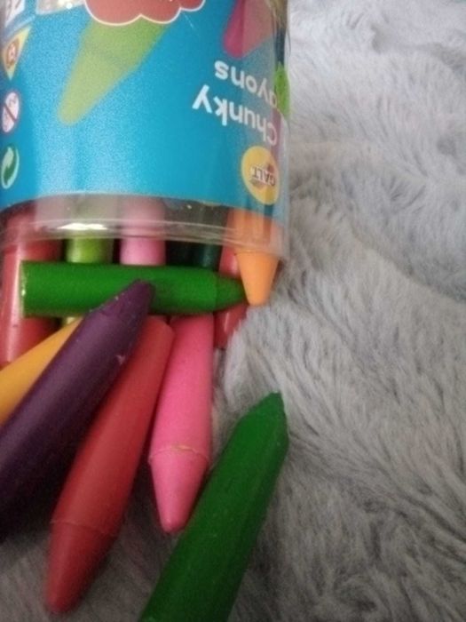 Creioane de desenat pe cada/pereti