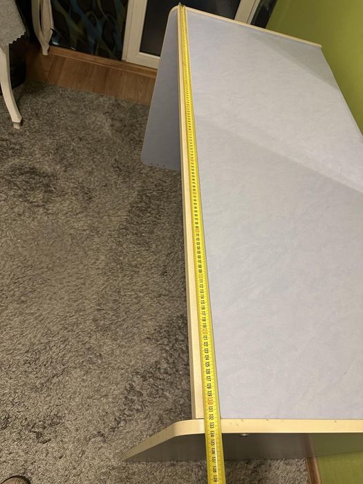 Продавам легло с матрак и бюро