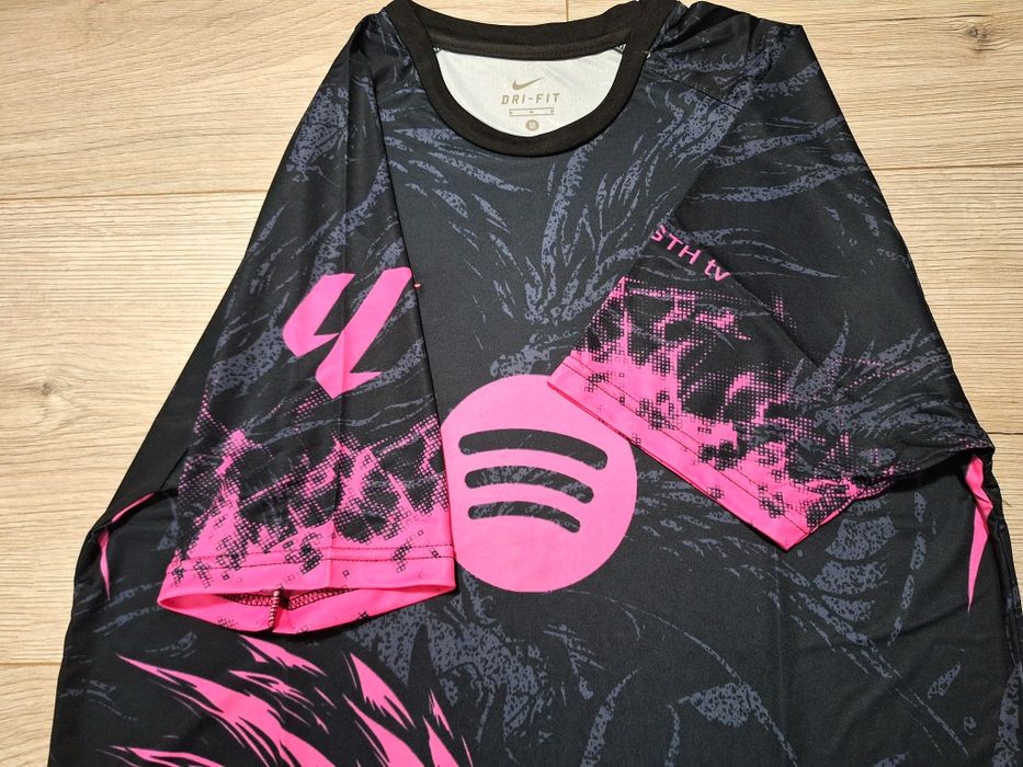 Флуоресцентна футболна фланелка на Барселона #Рафиня#11!