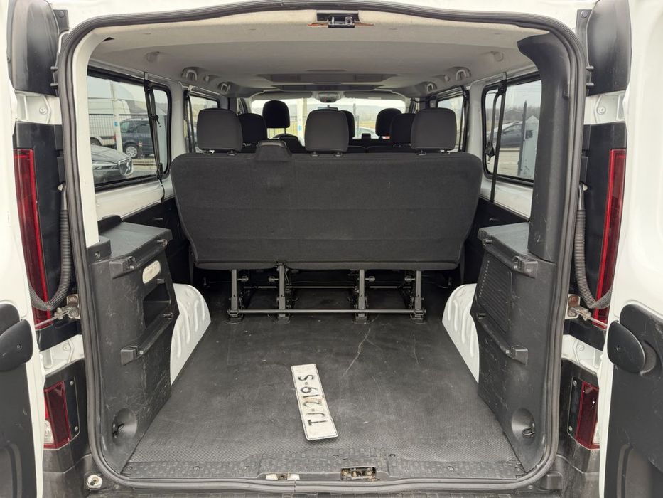 Inchiriez Opel Vivaro 9 locuri - Bistrita / Cluj / Targu Mures