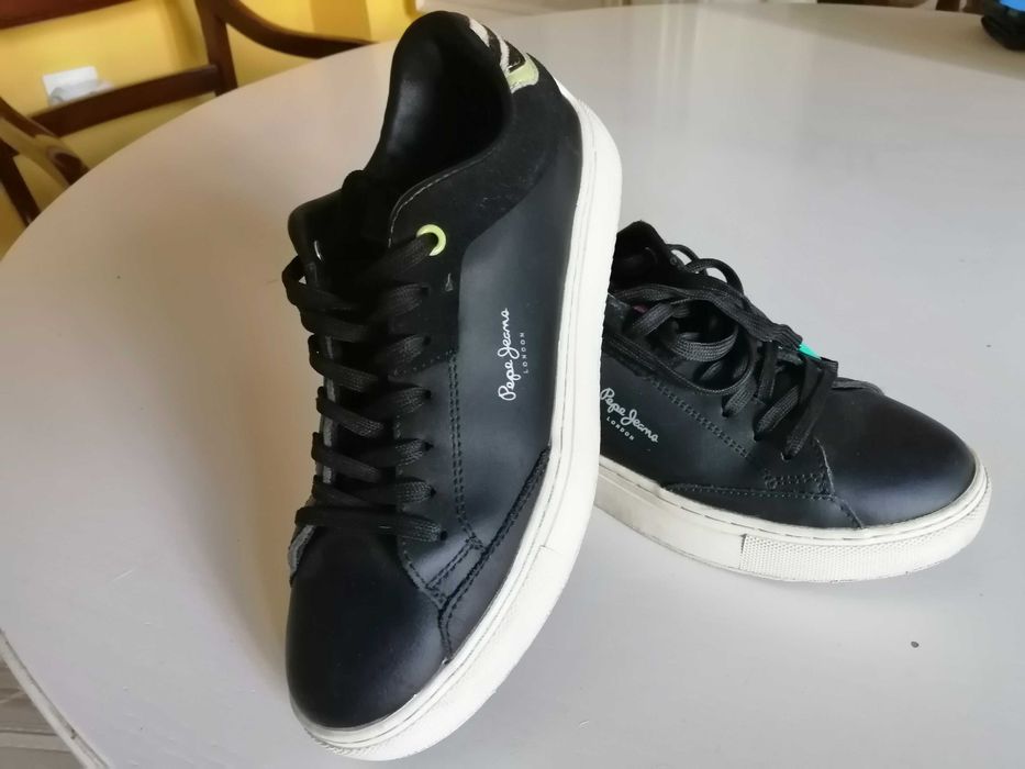 Спортни обувки от кожа и велур на  Pepe Jeans London, Черени.