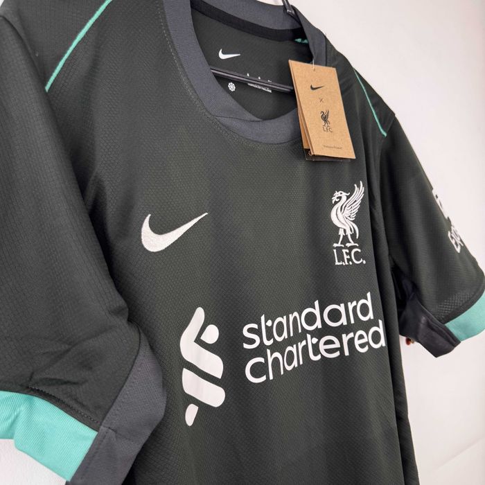 Ливърпул 24/25 гостуваща тениска