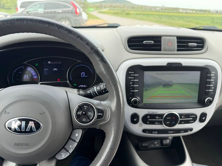 Kia Soul EV 2019 109 конски сили (81.4 kW).