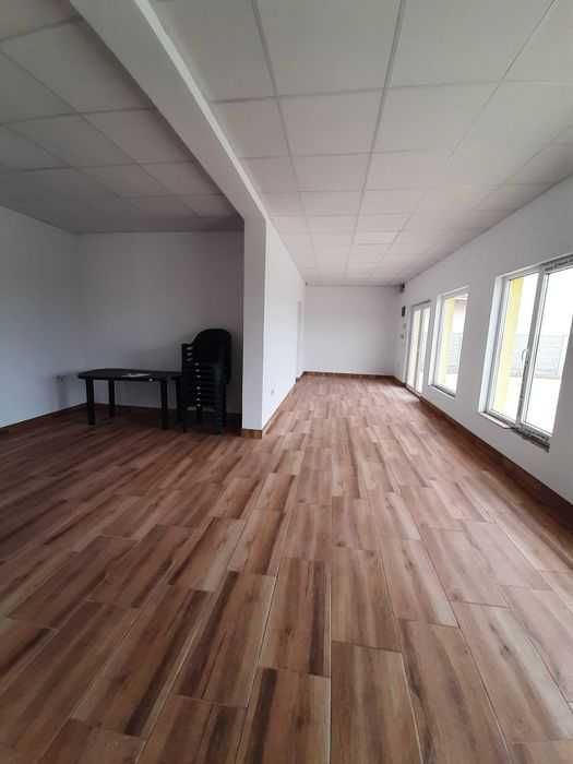 Casa de vanzare/ spatiu comercial