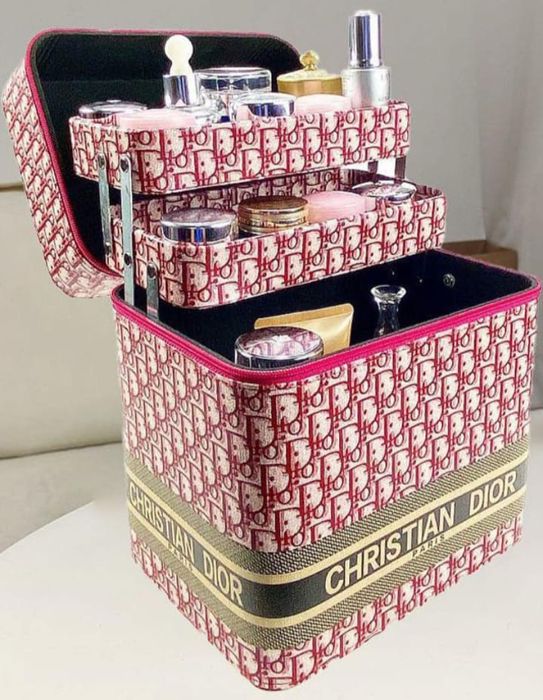 Женские косметички DIOR