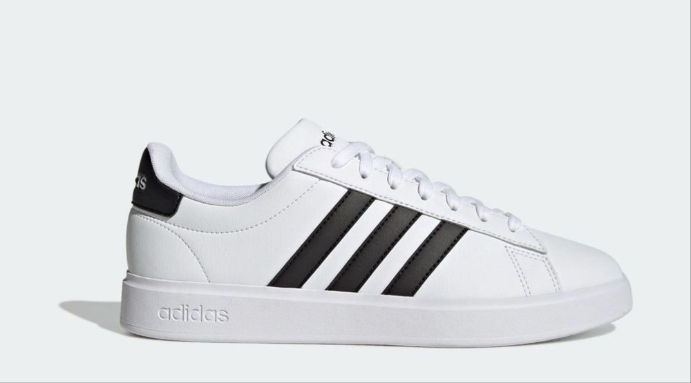 Adidas обувки.