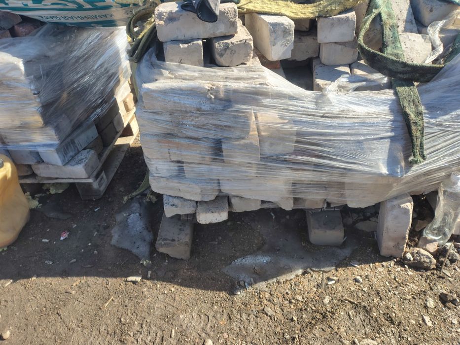 Кирпичи 3 поддона