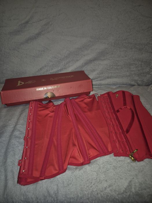Corset rosu Contour Goddess editie limitata