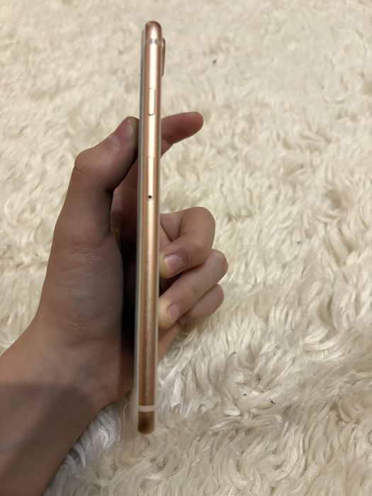 Срочно продам айфон 8 плюс