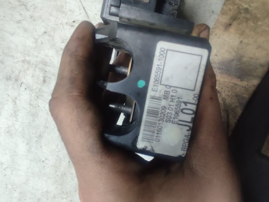 Panou sigurante baterie e1065591 Toyota Prius 2 [2003 - 2011] 1.5 hyb