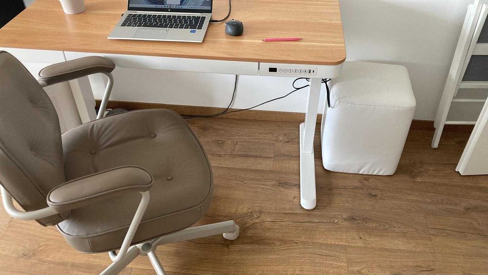 Електрическо регулируемо бюро