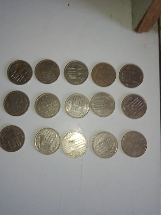 Vând  urgent 4 bancnote 2000 de lei și una de 1000 și 15 monede de 100