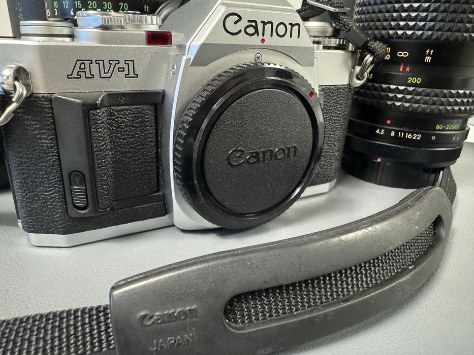 Canon AV-1  stare excelentă kit complet pentru pasionați de film