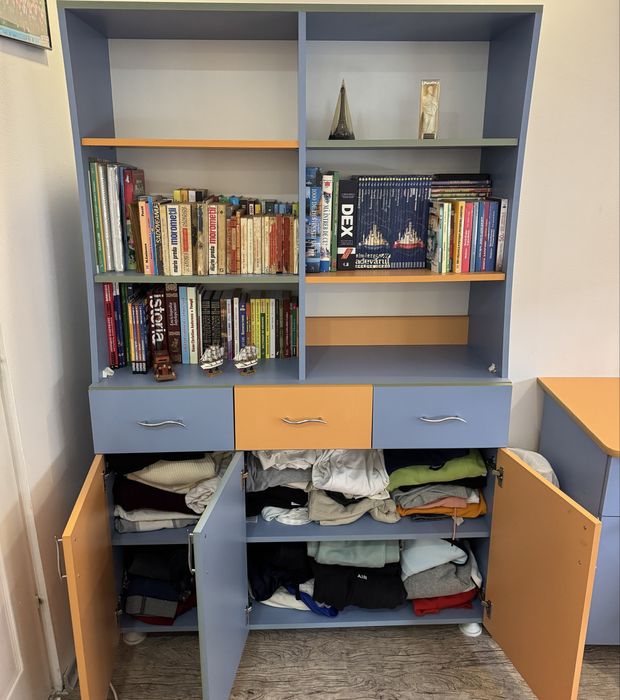 ~Set mobilă:dulap și biblotecă,birou plus etajeră