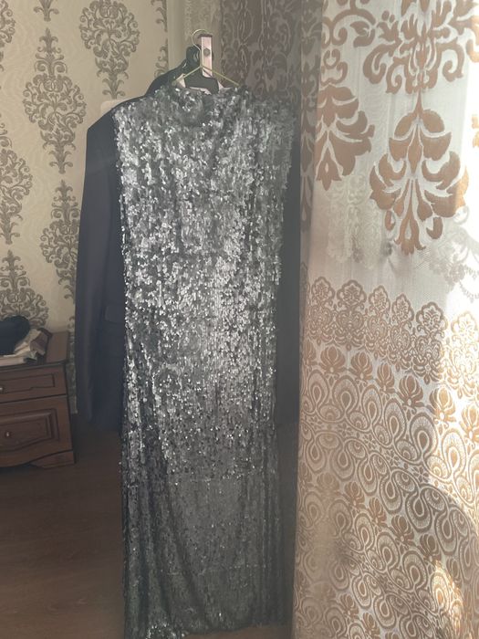 Платье вечернее с пайетками