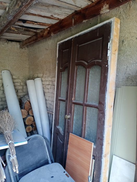 Eshik ,rom sotiladi xolati yaxshi