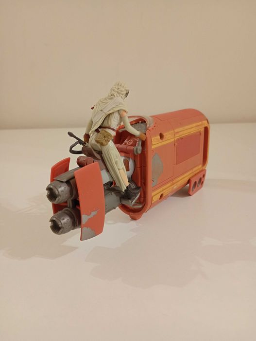 Vând- The Force Awakens Ray’s Speeder Jakku Action Figure & Vehicle