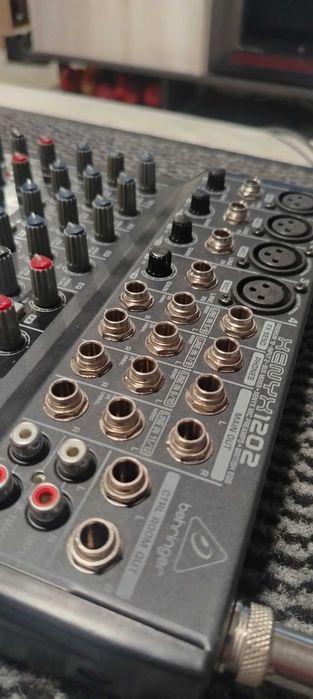 Mixer Behringer 1202