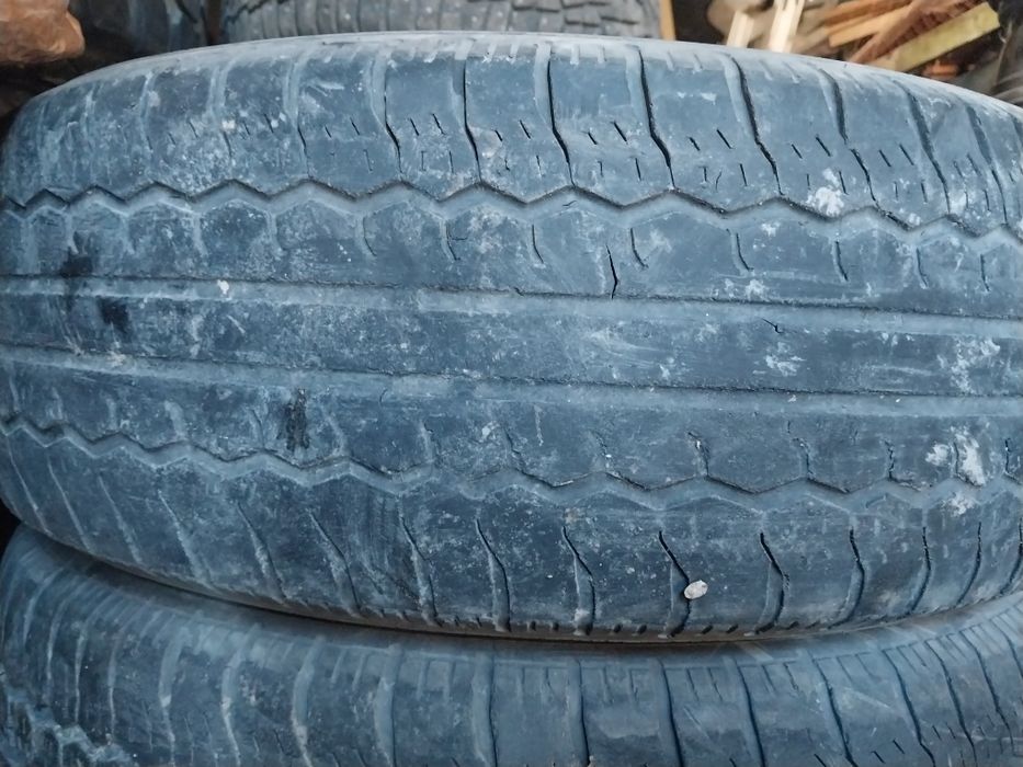 4 шины 215 70 R16С. Цешка для груза.