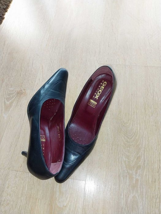 pantofi marca GEOX - piele naturala, nr 41, toc 8cm, 70lei