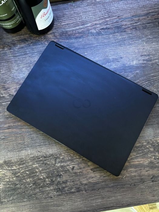 Laptop Fujitsu Touch Screen • i5•12gb RAM•256gb• Usb C•Taste luminate, bateria 6 cicluri 6-7 ore, Modem 4-5G cartela sim Cellular