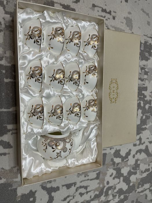 Продам набор чайник с чашками