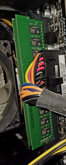 Vând 2 memorii RAM DDR 4 16GB (2×8GB) Dual Channel A Data, 2666 MHz