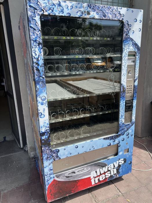 Automat vending WURLITZER BL645K