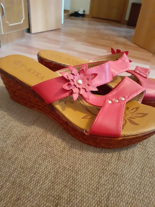 Продам босоножки 39 размер.