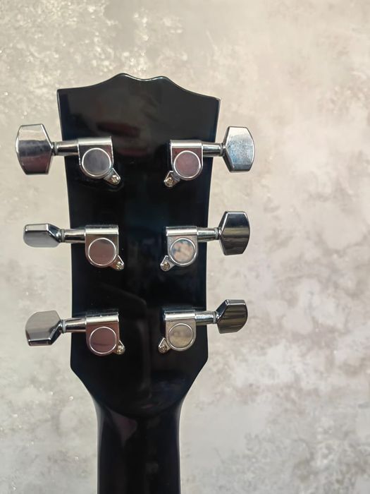 Продаю гитару Adagio