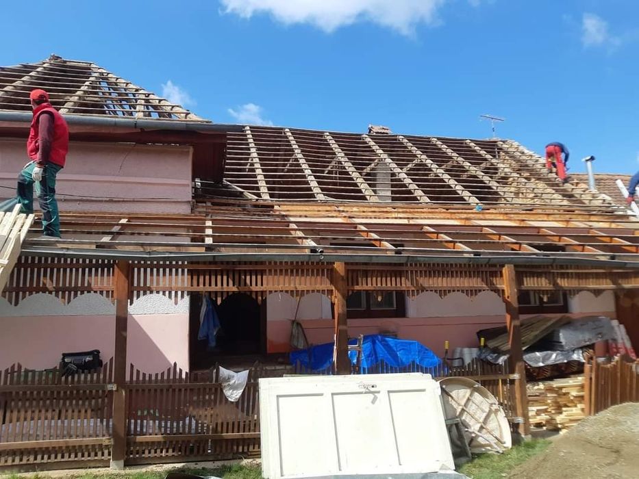 Executam acoperisuri la cerere