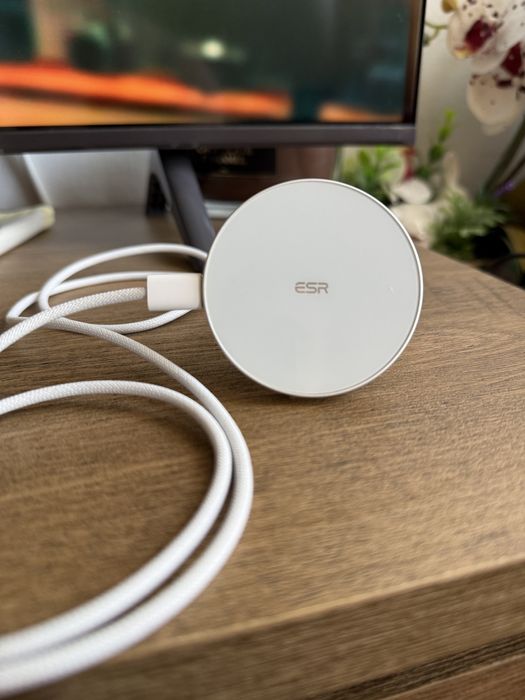 ESR Încărcător wireless MagSafe
