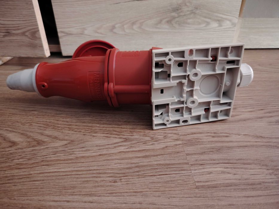 Priza + stecher Mennekes , 3P+N , 32 A , 200 - 415 V