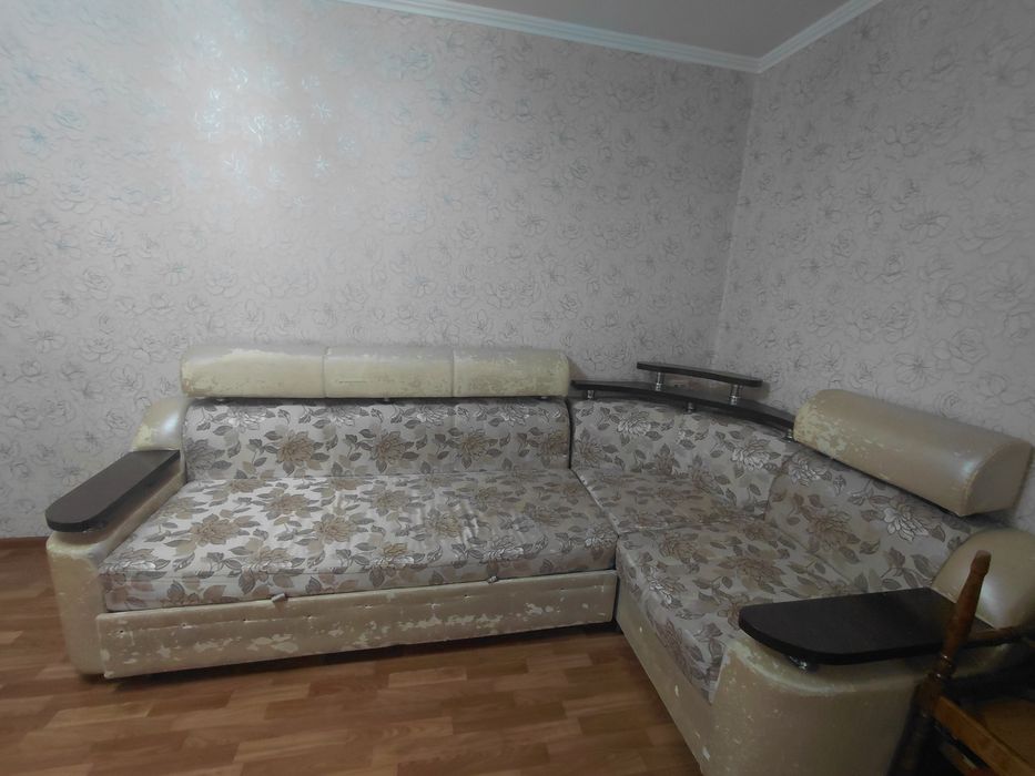 Угловой просторный диван