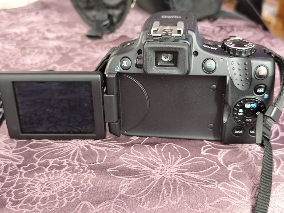 Като НОВ: Фотоапарат Canon PowerShot SX50 HS (под 2000 кадъра) + пълен