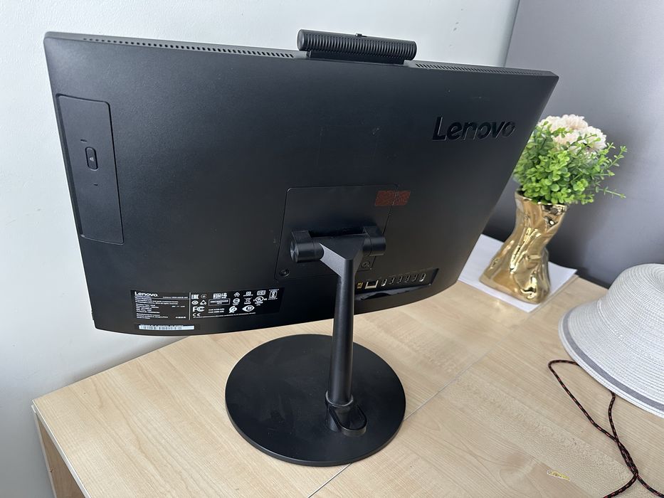 Моноблок Lenovo V530-22ICB AIO