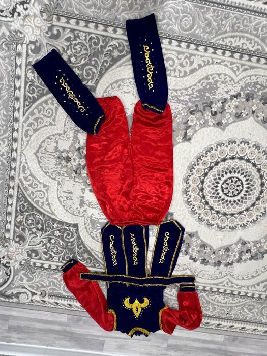 Әр түрлі ұлттық киімдер