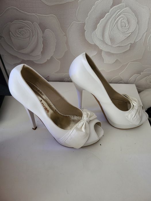 Продам новые туфли