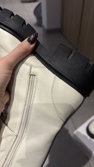 Боти от естествена кожа GUESS