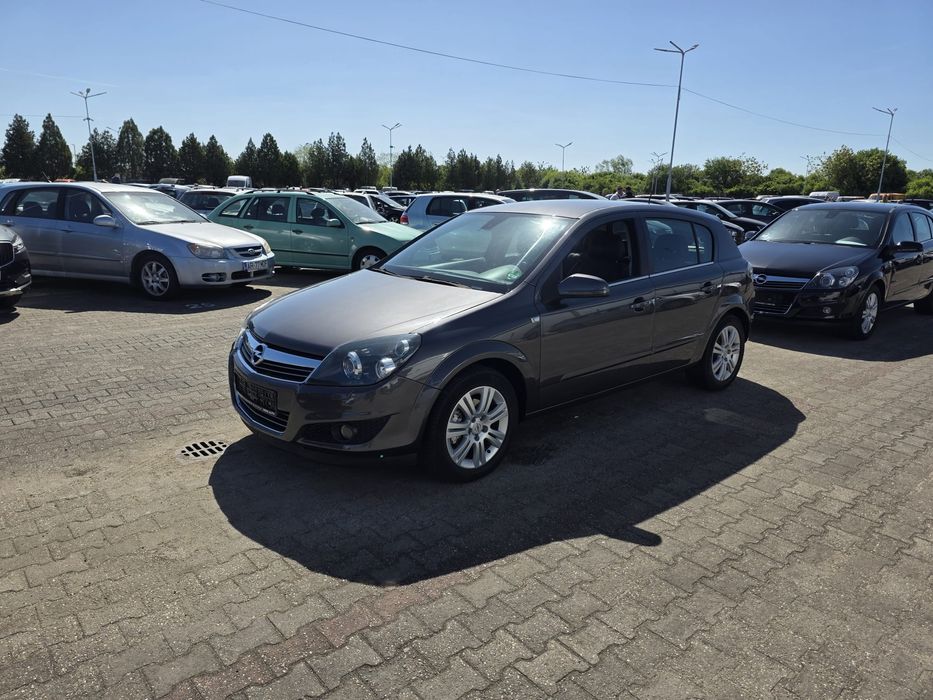 Opel Astra H - 1.6i 116CP - Xenon * Climatronic * Semi-Piele