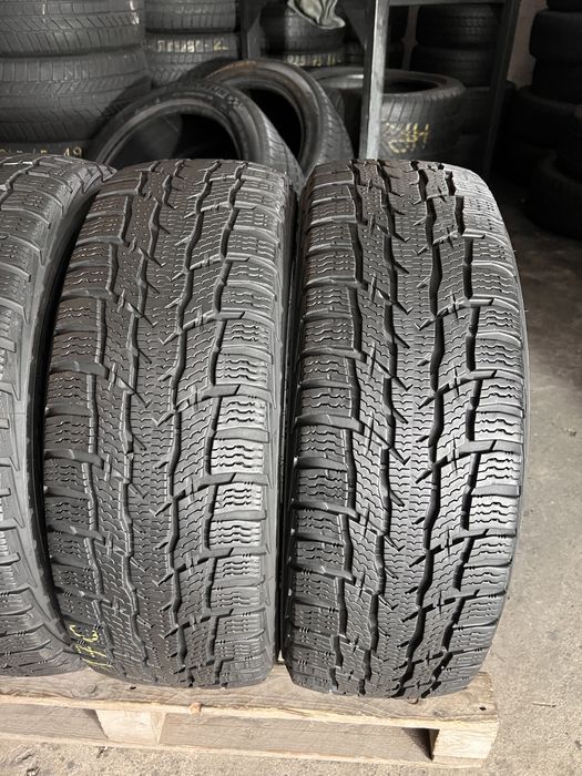 4 anvelope iarna 215/60/17 c , nokian , 7 mm