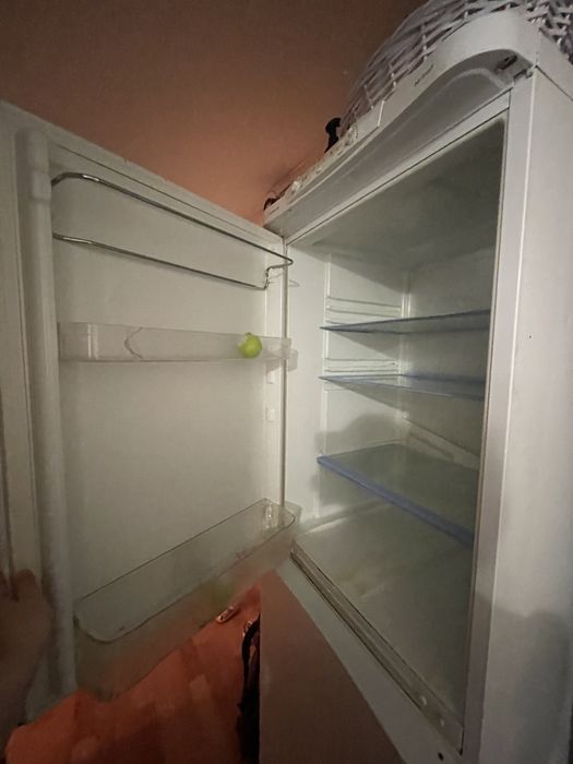 Продам холодильник indesit