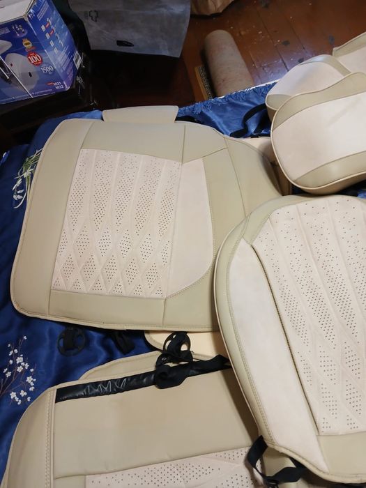 Продам чехлы и накидку на панель.