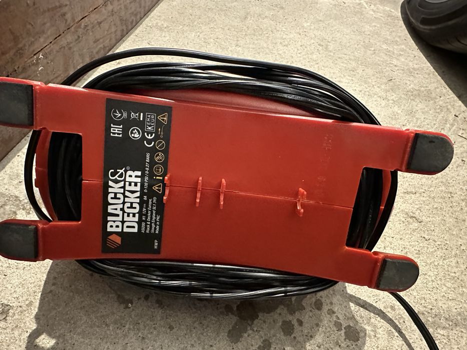 Компресор за помпане на гуми BLACK&DECKER ASI200