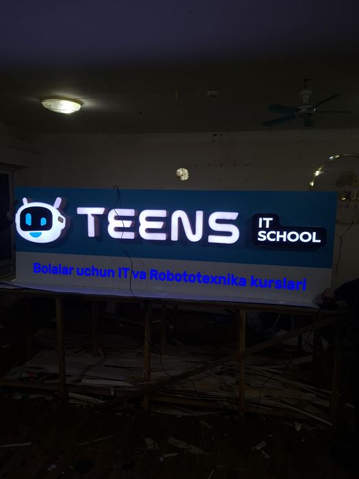 Bukva Banner Orakal Laytboks Svetovoy Korb