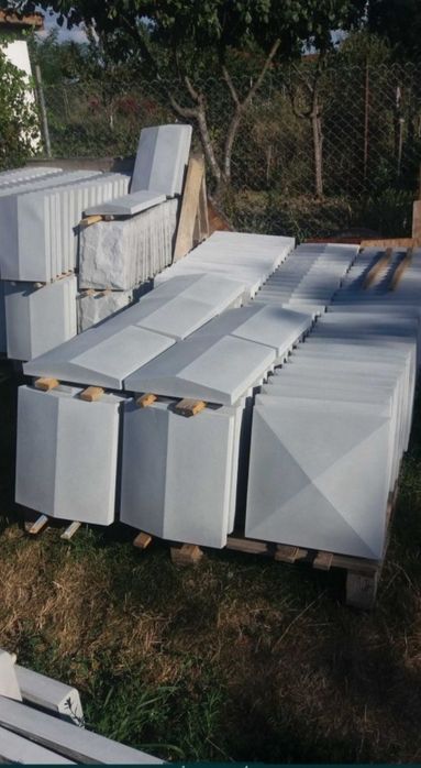 Vând capace din beton pentru gard