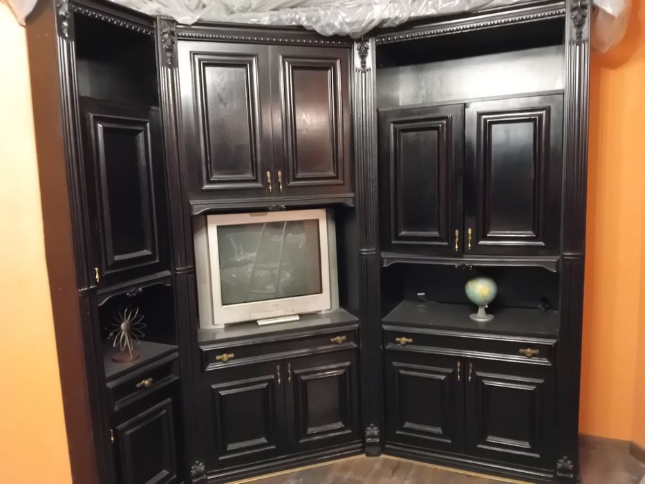 Холна секция ъглова витрина и права витрина